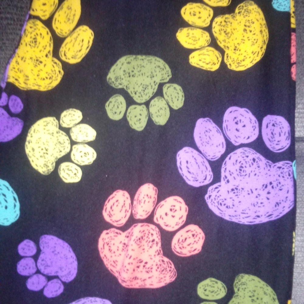 "Rainbow Paw Prints" Plus size leggings